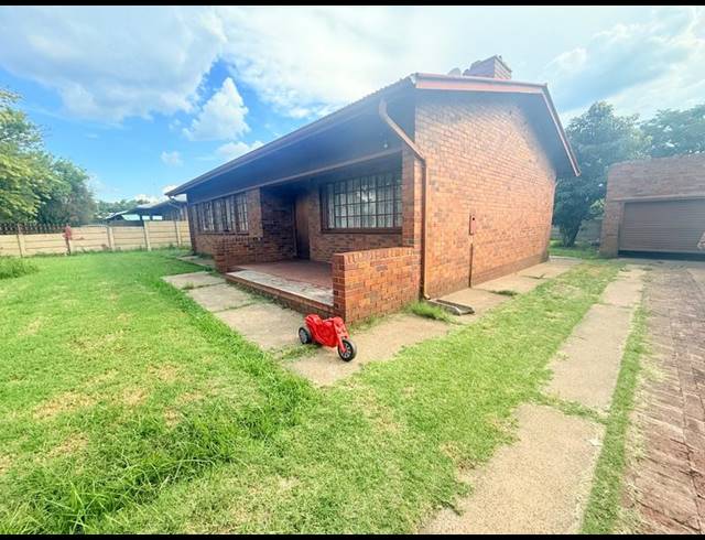 3 BEDROOM HOUSE FOR SALE IN VANDERBIJLPARK CW 5